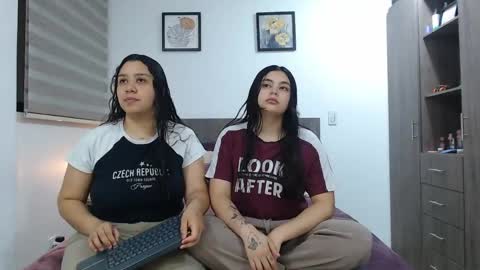 Scarlett and Jazmin online show from May 6, 3:46 am