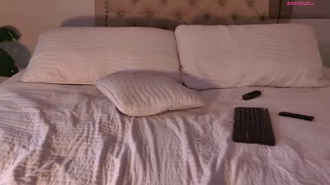 Snapshot of scarlett_grand chatting on October 6, 10:18 pm Scarlett Grand online show from October 6, 10:18 pm