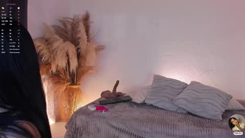 scarlet  online show from March 12, 12:00 pm