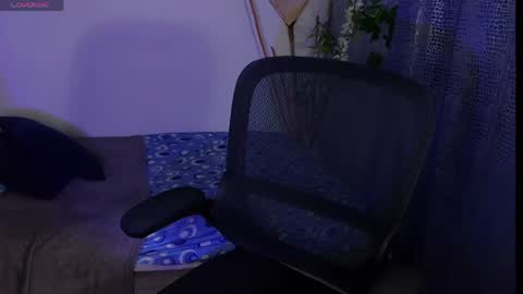Snapshot of scarlett_laurents chatting on April 18, 5:11 am scarlett online show from April 18, 5:11 am