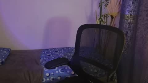 Snapshot of scarlett_laurents chatting on May 1, 5:34 am scarlett online show from May 1, 5:34 am