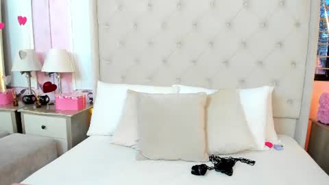 scarlett_leblanc_ online show from July 21, 11:45 am