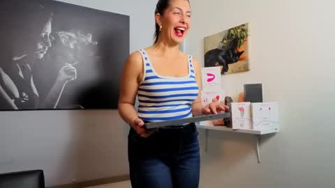 Scarlett online show from May 6, 2:22 pm
