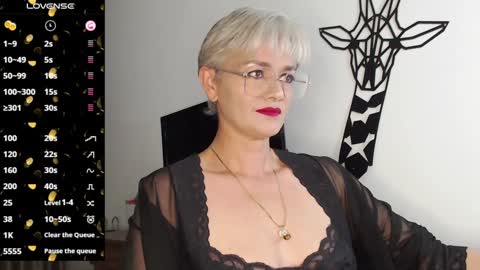 Snapshot of scarlett_paris chatting on February 5, 11:50 pm Scarlett online show from February 5, 11:50 pm