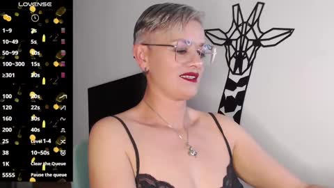 Snapshot of scarlett_paris chatting on February 9, 11:36 pm Scarlett online show from February 9, 11:36 pm