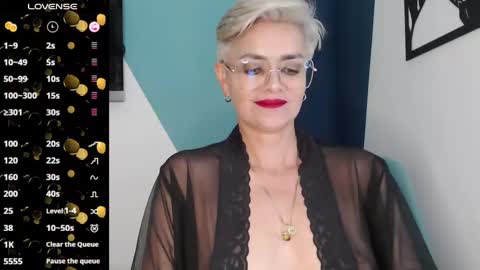 Snapshot of scarlett_paris chatting on February 23, 2:18 am Scarlett online show from February 23, 2:18 am