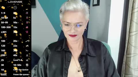 Snapshot of scarlett_paris chatting on February 25, 12:03 am Scarlett online show from February 25, 12:03 am