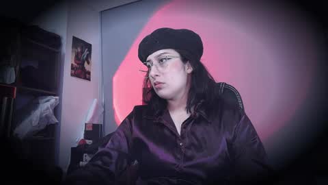 Snapshot of scarlett_sen chatting on June 3, 3:17 pm Mistress Scarlett online show from June 3, 3:17 pm