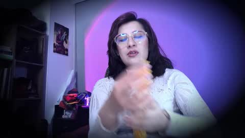 Snapshot of scarlett_sen chatting on June 6, 2:22 pm Mistress Scarlett online show from June 6, 2:22 pm