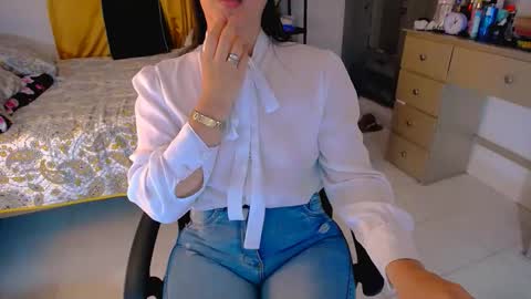 Snapshot of scarlett_sex2 chatting on April 15, 8:53 pm scarlet online show from April 15, 8:53 pm