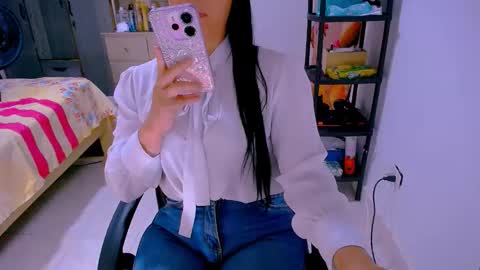 Snapshot of scarlett_sex2 chatting on May 1, 1:32 am scarlet online show from May 1, 1:32 am