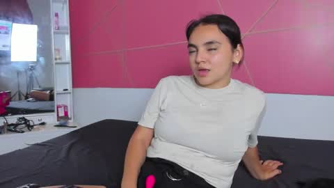 Snapshot of scarlett_skinny02 chatting on September 22, 1:18 am Isabella online show from September 22, 1:18 am