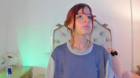 Snapshot of scarlett_smith_3 chatting on June 2, 2:24 am scarlett smith 3 online show from June 2, 2:24 am