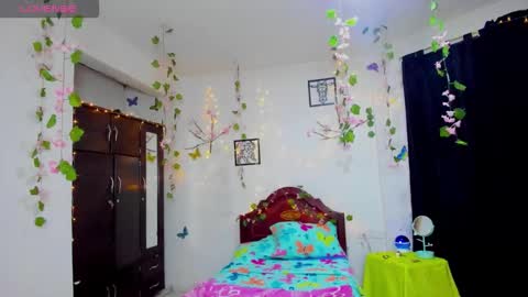 Scarlett Summers  online show from March 15, 1:22 am