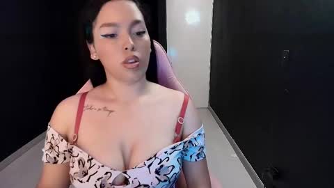 scarlett velvet  online show from March 16, 12:20 pm