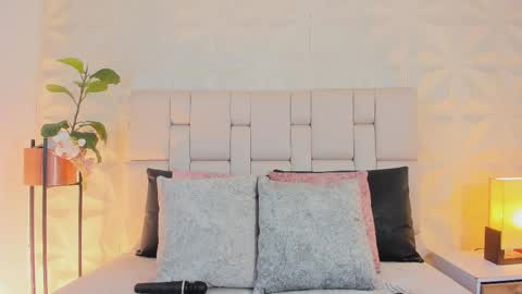 Snapshot of scarlettadams__ chatting on December 5, 12:58 pm online show from December 5, 12:58 pm