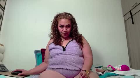 Snapshot of scarlettbooty chatting on November 14, 4:11 am scarlettbooty online show from November 14, 4:11 am