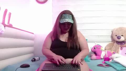 scarlettbooty online show from June 6, 11:15 am