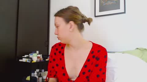 Scarlett online show from June 18, 1:26 pm