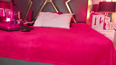 Snapshot of scarletthott1 chatting on October 30, 1:01 pm Scarlett Hot online show from October 30, 1:01 pm