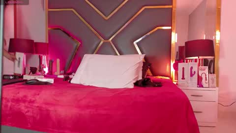 Snapshot of scarletthott1 chatting on November 23, 12:16 pm Scarlett Hot online show from November 23, 12:16 pm