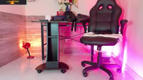 Scarlett Hot online show from January 15, 12:10 pm