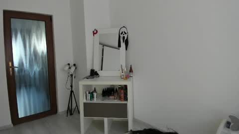 scarlettjakobs online show from May 24, 5:23 am