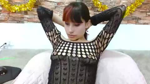 Scarlett pink online show from December 4, 4:38 pm