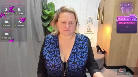 Snapshot of scarlettsoft chatting on December 14, 5:57 am Scarlett online show from December 14, 5:57 am