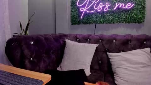 Scarlet online show from November 14, 2:27 pm