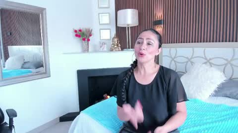 Snapshot of scarrlet_fox chatting on April 24, 7:49 pm Scarlet online show from April 24, 7:49 pm