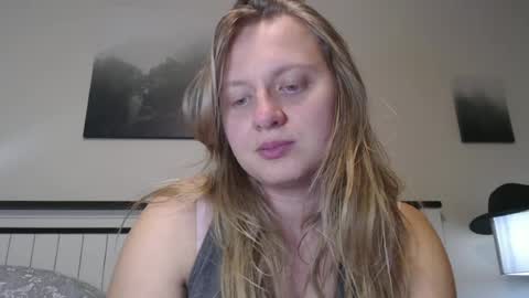 Snapshot of scartit chatting on June 24, 9:36 pm ScarTit Bernhard online show from June 24, 9:36 pm