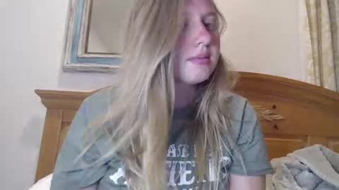 Snapshot of scartit chatting on August 3, 5:28 am ScarTit Bernhard online show from August 3, 5:28 am