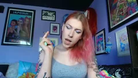 Snapshot of scary_sarah chatting on July 28, 6:20 pm Sarah Bones online show from July 28, 6:20 pm