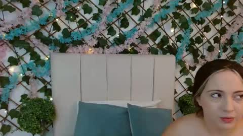 Snapshot of sccarlettjonnes chatting on November 30, 10:30 am SCARLET online show from November 30, 10:30 am