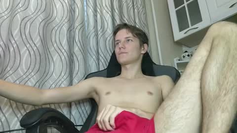 Snapshot of schweppess__ chatting on December 19, 4:52 am Dimka online show from December 19, 4:52 am