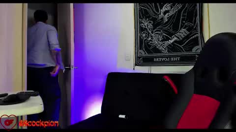 Alejandro help me to reach 200 thumps up online show from October 19, 6:58 am