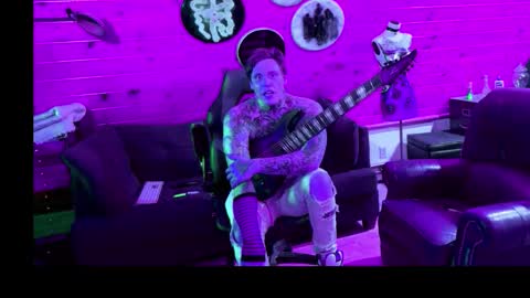 Snapshot of scopolominestrings chatting on December 18, 6:52 am siphonophordustbunny online show from December 18, 6:52 am