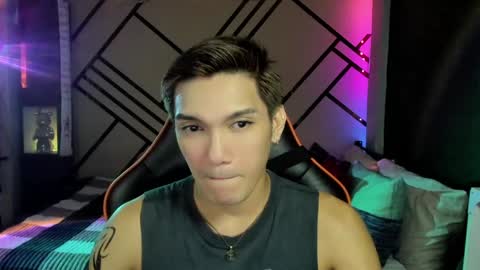 Snapshot of scorphoenix chatting on December 25, 11:10 pm Not Angelo online show from December 25, 11:10 pm