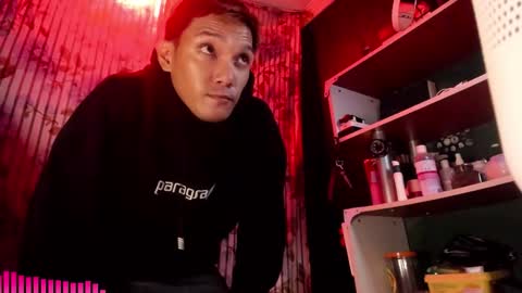 Snapshot of scorphoenix chatting on December 17, 1:44 am Not Angelo online show from December 17, 1:44 am