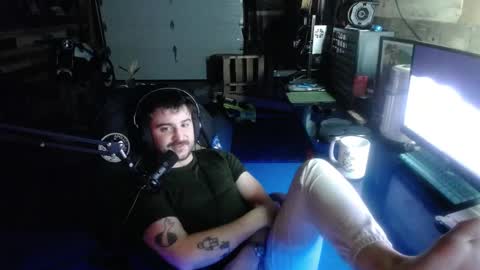 Snapshot of scotchthecat chatting on December 9, 11:34 pm Sup online show from December 9, 11:34 pm