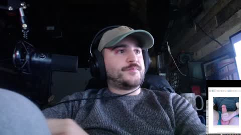 Snapshot of scotchthecat chatting on December 16, 11:18 pm Sup online show from December 16, 11:18 pm