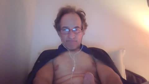 Snapshot of scotchwhieskie chatting on November 5, 12:32 am scotchwhieskie online show from November 5, 12:32 am