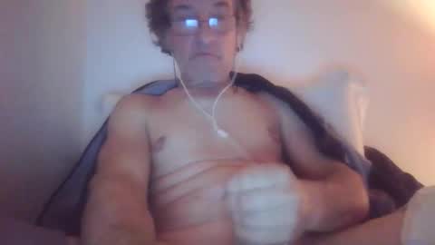 Snapshot of scotchwhieskie chatting on November 23, 12:32 am scotchwhieskie online show from November 23, 12:32 am