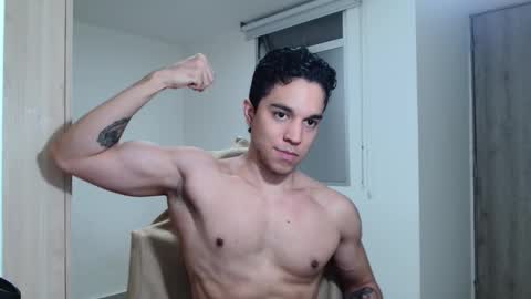 Snapshot of scott_brasher1 chatting on January 2, 10:01 pm Twitter Scott brasher1 Instagram Camiloestuardo2 online show from January 2, 10:01 pm