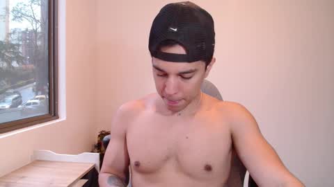 Snapshot of scott_brasher1 chatting on February 24, 10:25 pm Twitter Scott brasher1 Instagram Camiloestuardo2 online show from February 24, 10:25 pm