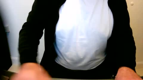 Snapshot of scotti30 chatting on December 5, 9:06 am Scott online show from December 5, 9:06 am