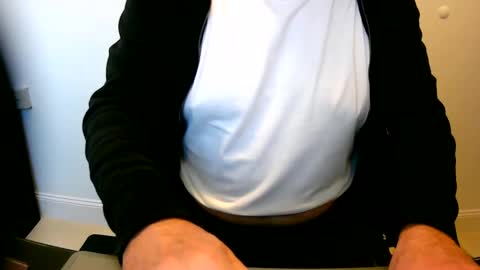 Snapshot of scotti30 chatting on December 6, 9:21 am Scott online show from December 6, 9:21 am
