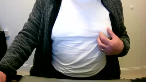 Snapshot of scotti30 chatting on December 31, 9:10 am Scott online show from December 31, 9:10 am