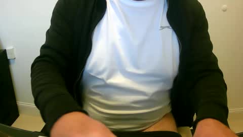 Snapshot of scotti30 chatting on October 1, 7:47 am Scott online show from October 1, 7:47 am